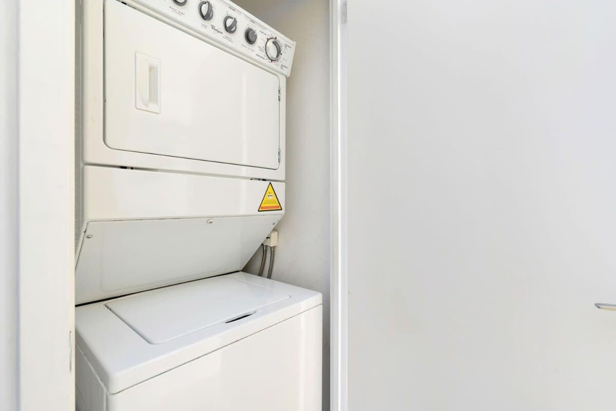 Family-Friendly Condo Rogers Centre w Parking