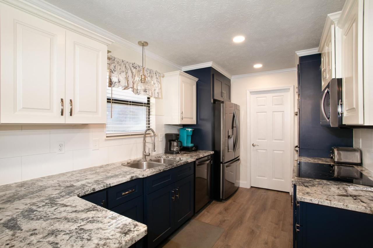 Cozy Cottage w Loveseat Fireplace Grill More view 4