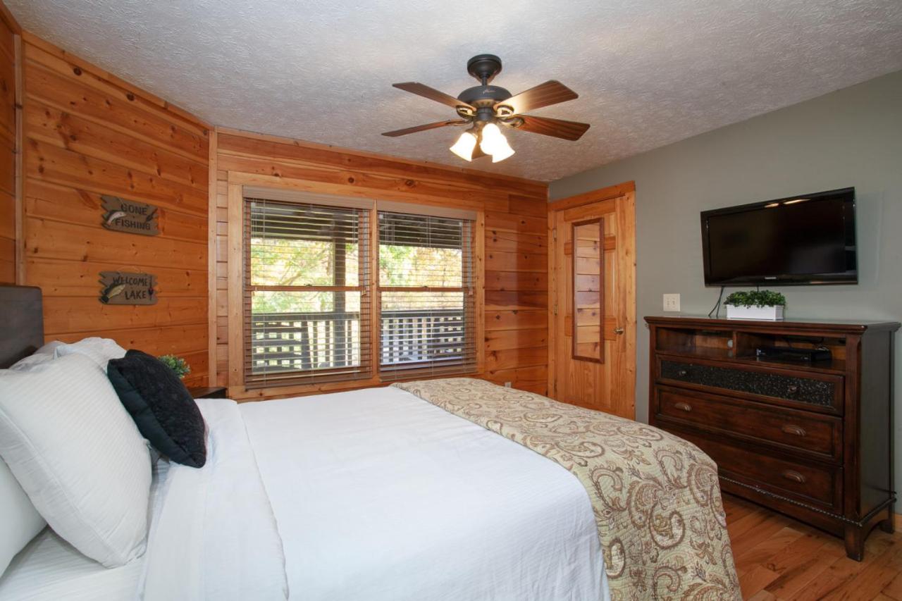 Bears Corner w/ Hot Tub, Arcade & Community Pool!