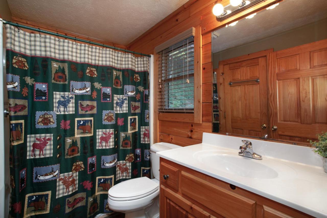 Bears Corner w/ Hot Tub, Arcade & Community Pool!