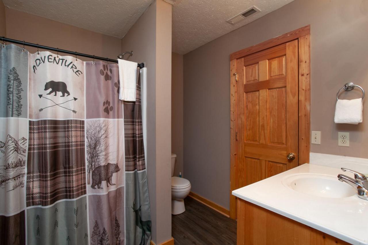 Bears Corner w/ Hot Tub, Arcade & Community Pool!
