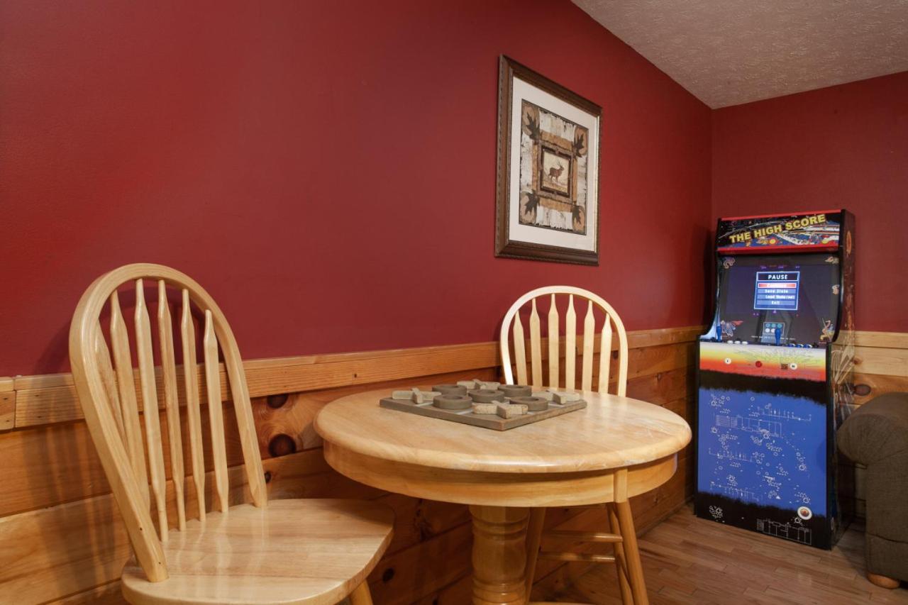 Bears Corner w/ Hot Tub, Arcade & Community Pool!