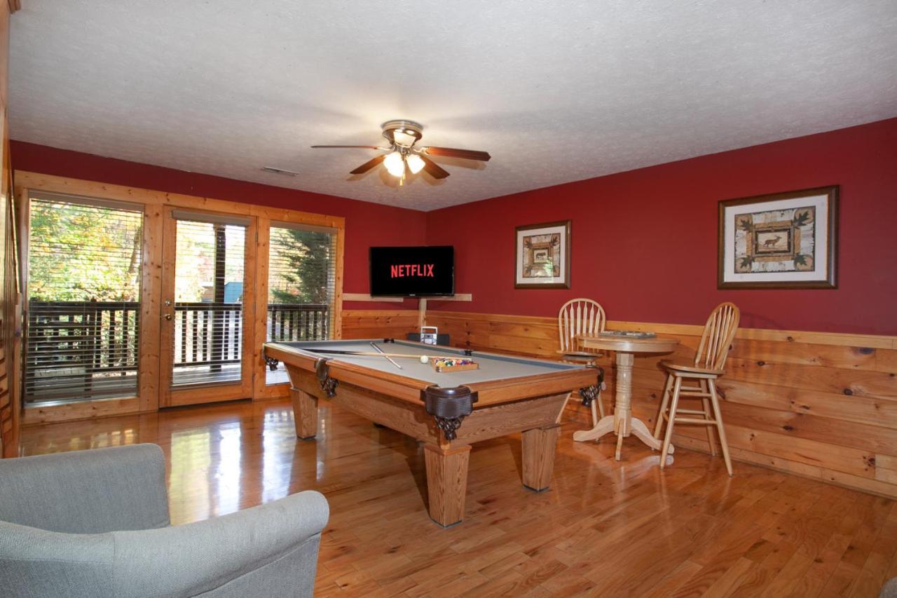 Bears Corner w/ Hot Tub, Arcade & Community Pool!