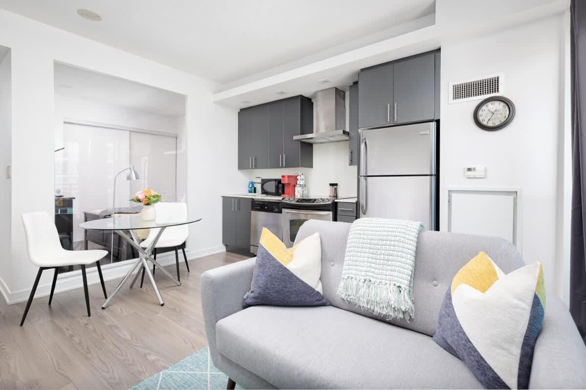 Modern Cozy 1BR Condo Near Toronto's Lakefront
