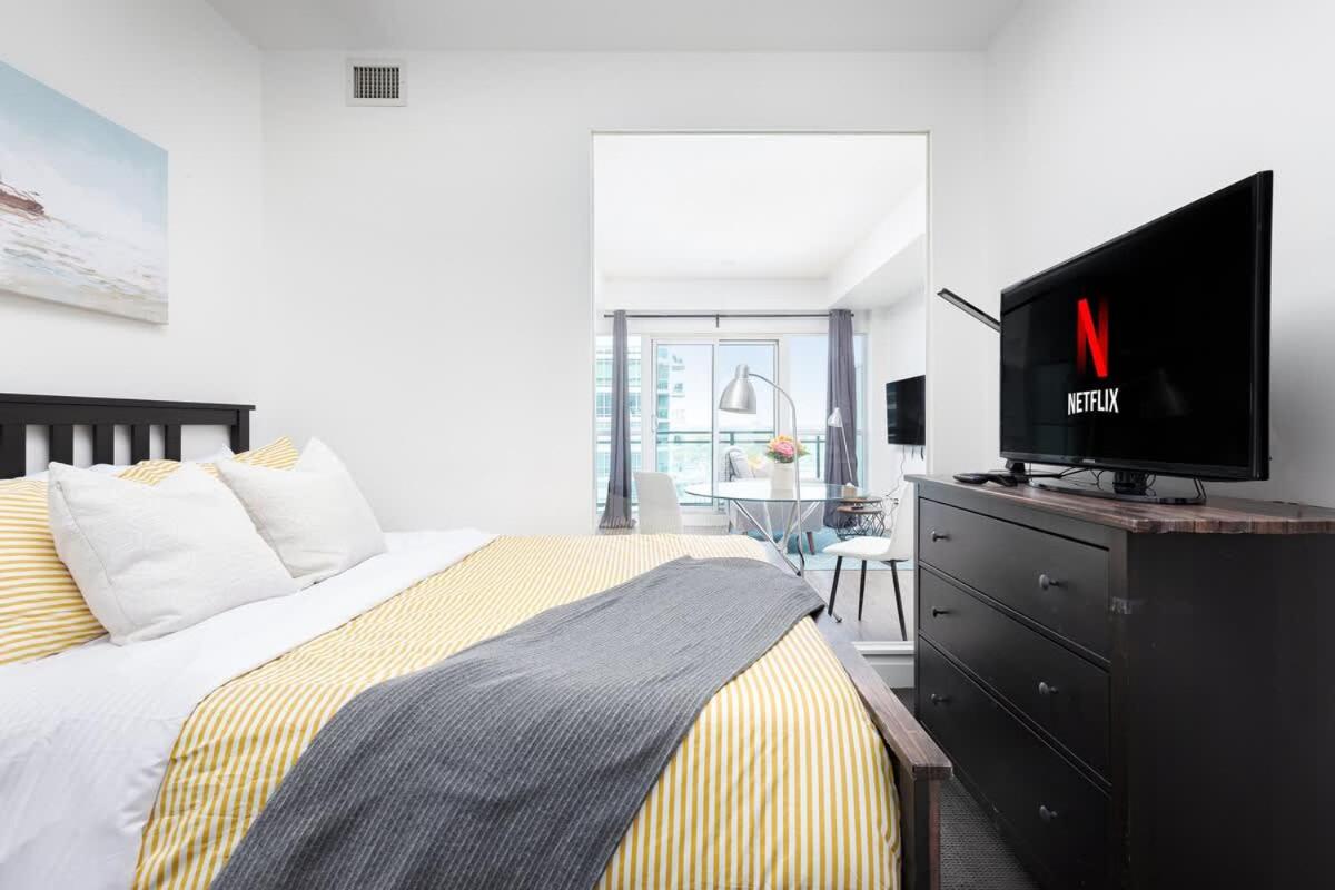 Modern Cozy 1BR Condo Near Toronto's Lakefront