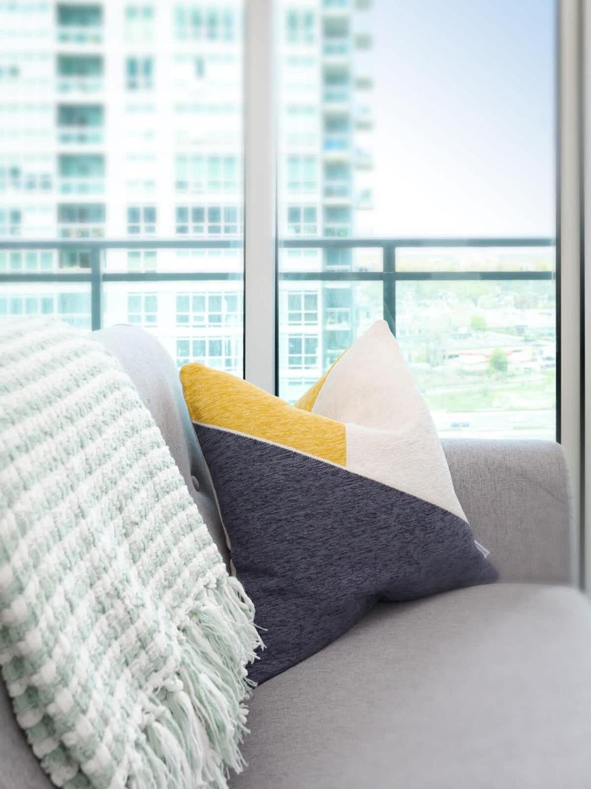 Modern Cozy 1BR Condo Near Toronto's Lakefront