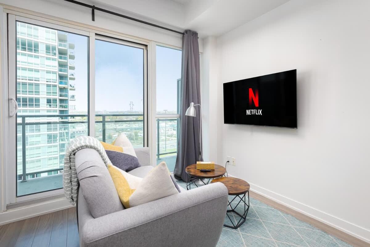 Modern Cozy 1BR Condo Near Toronto's Lakefront
