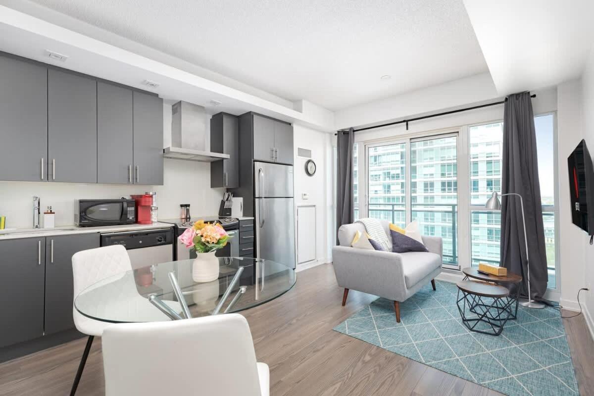 Modern Cozy 1BR Condo Near Toronto's Lakefront