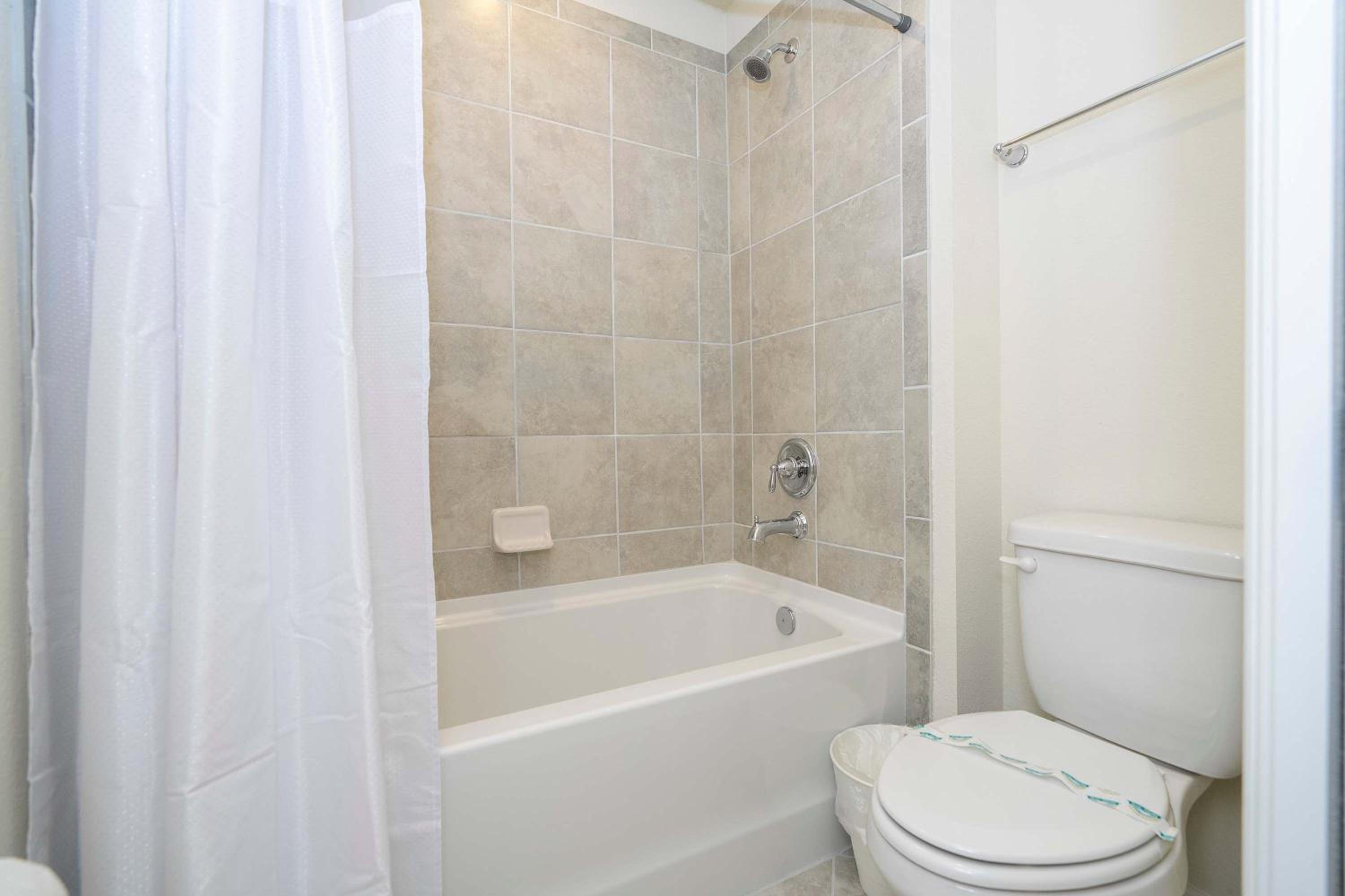 Family Friendly 5Bd Close to Disney at Windsor Cay 1269