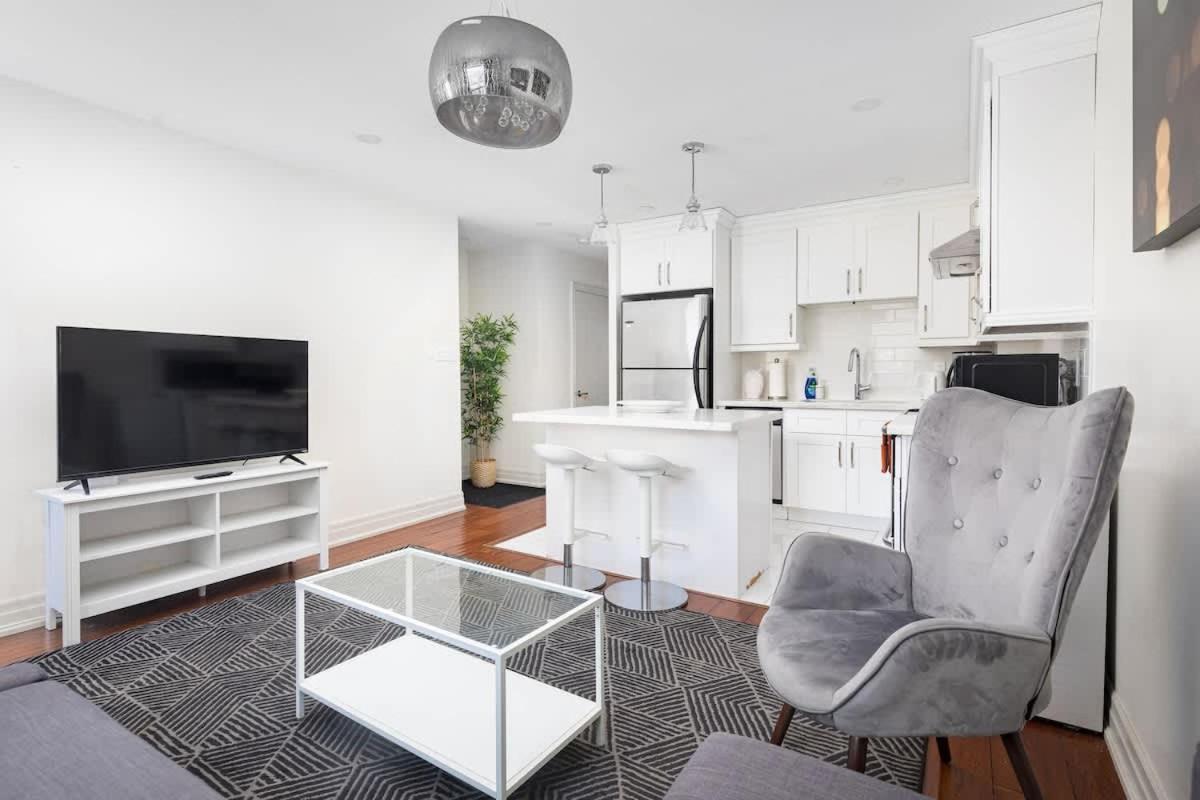 Queen West Home Steps to Best Shops & Cafes