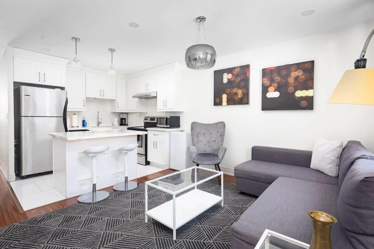 Queen West Home Steps to Best Shops & Cafes