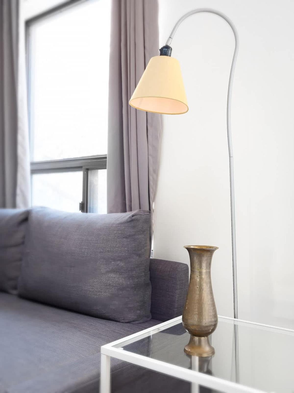 Queen West Home Steps to Best Shops & Cafes