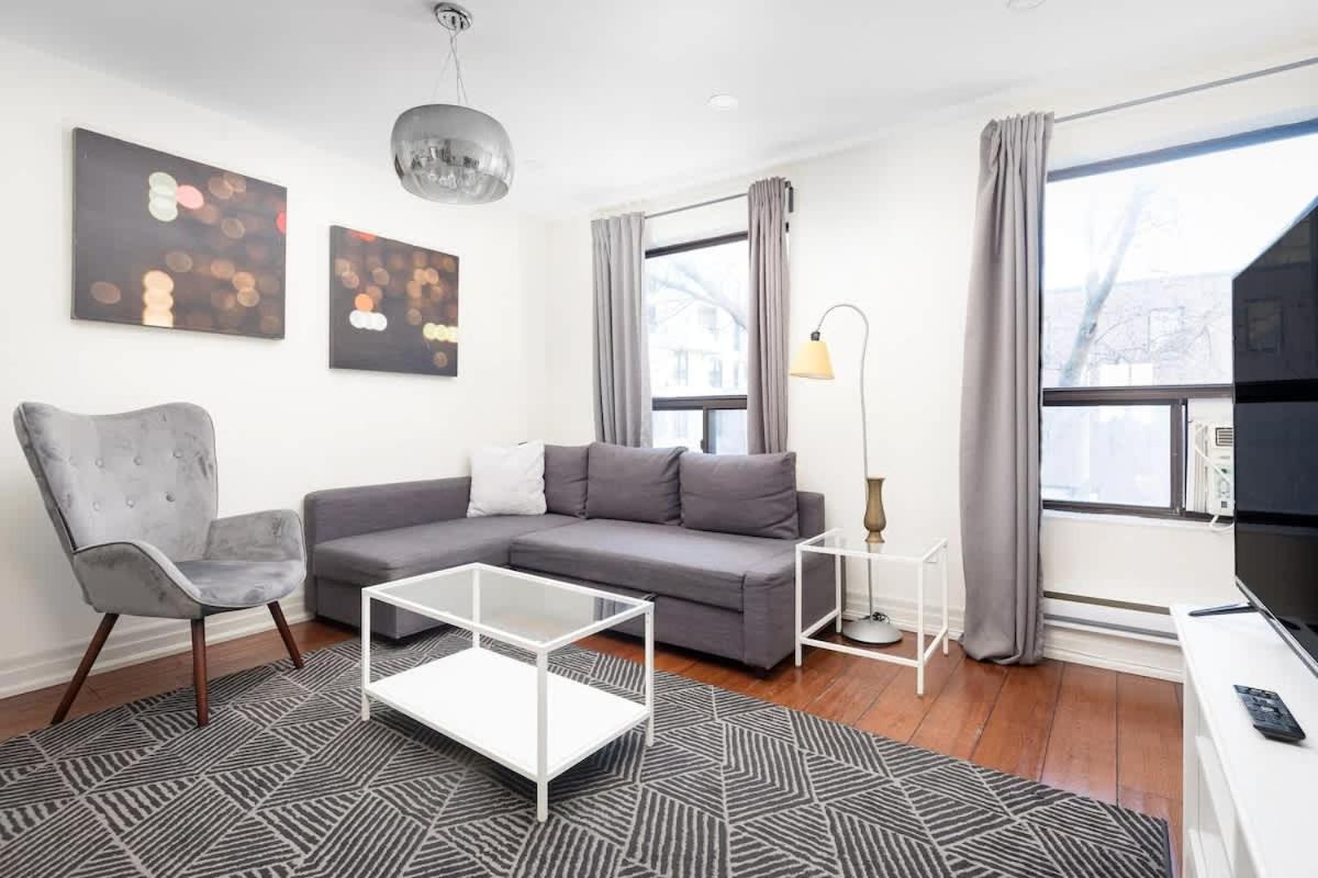 Queen West Home Steps to Best Shops & Cafes