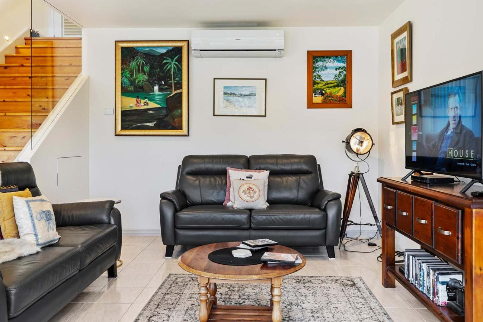 Karinya apartment waterfront views - 2 Bed 2 Bath