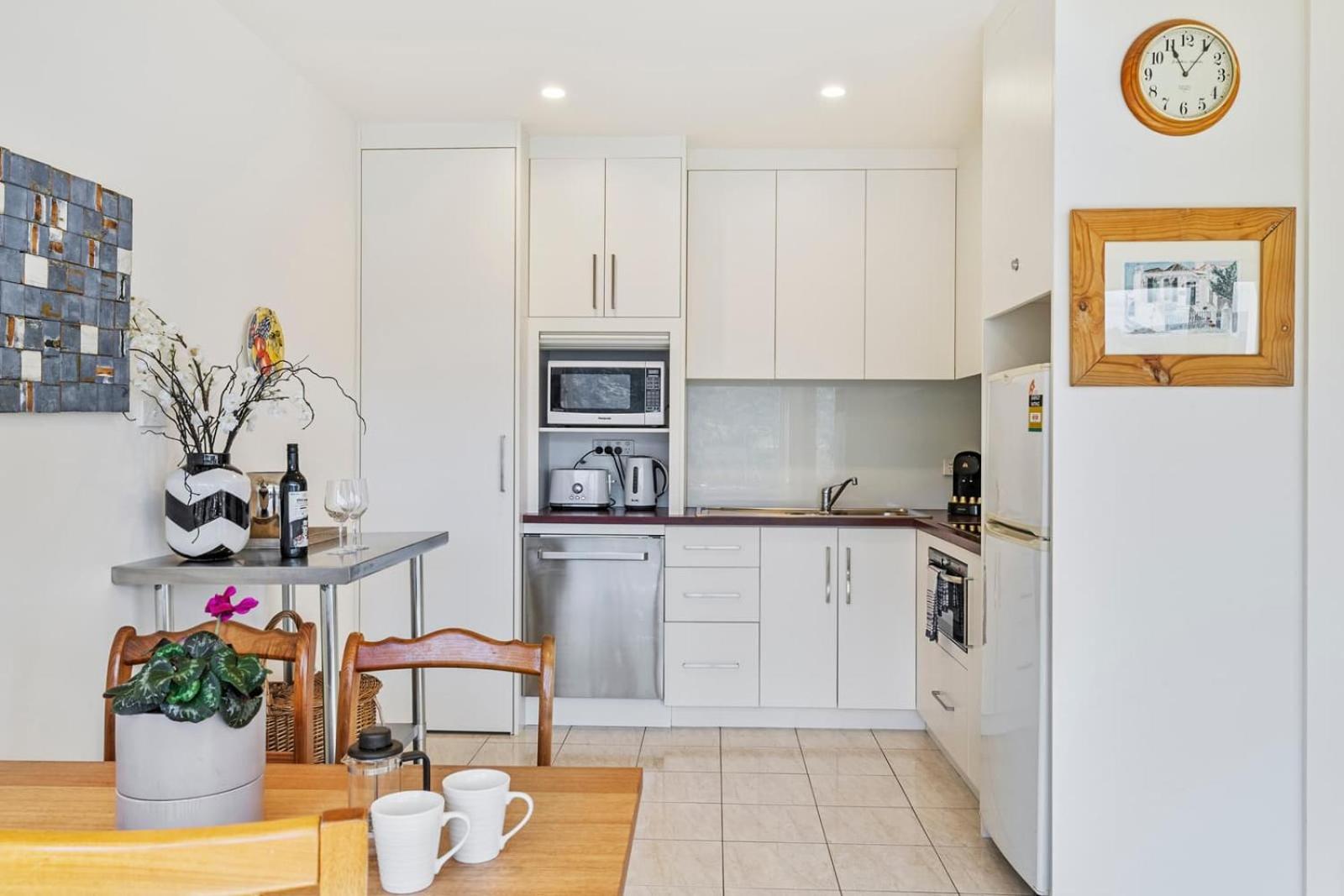 Karinya apartment waterfront views - 2 Bed 2 Bath