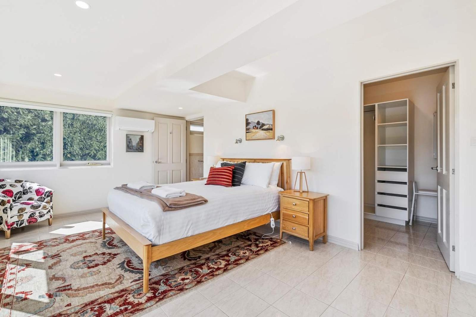 Karinya apartment waterfront views - 2 Bed 2 Bath