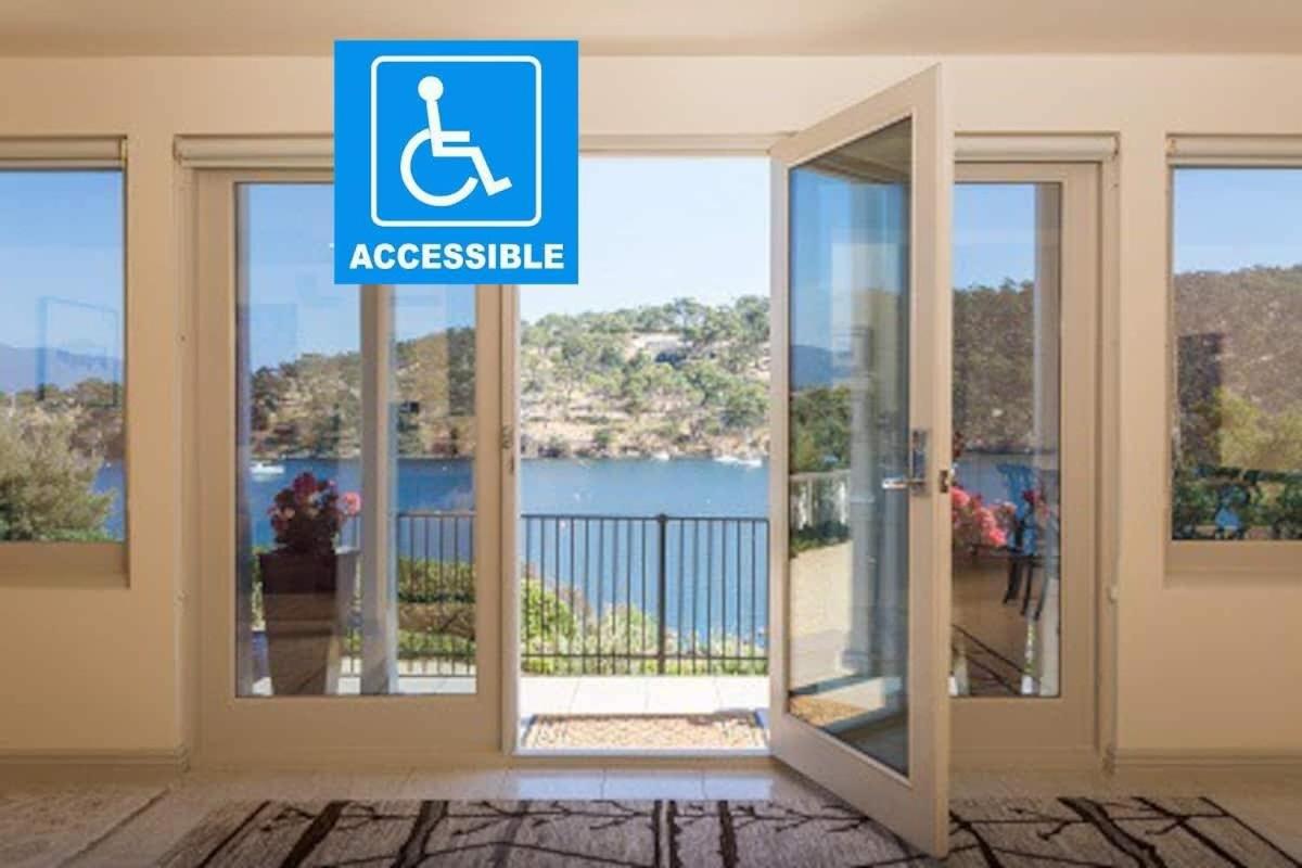 Karinya apartment waterfront views - 2 Bed 2 Bath
