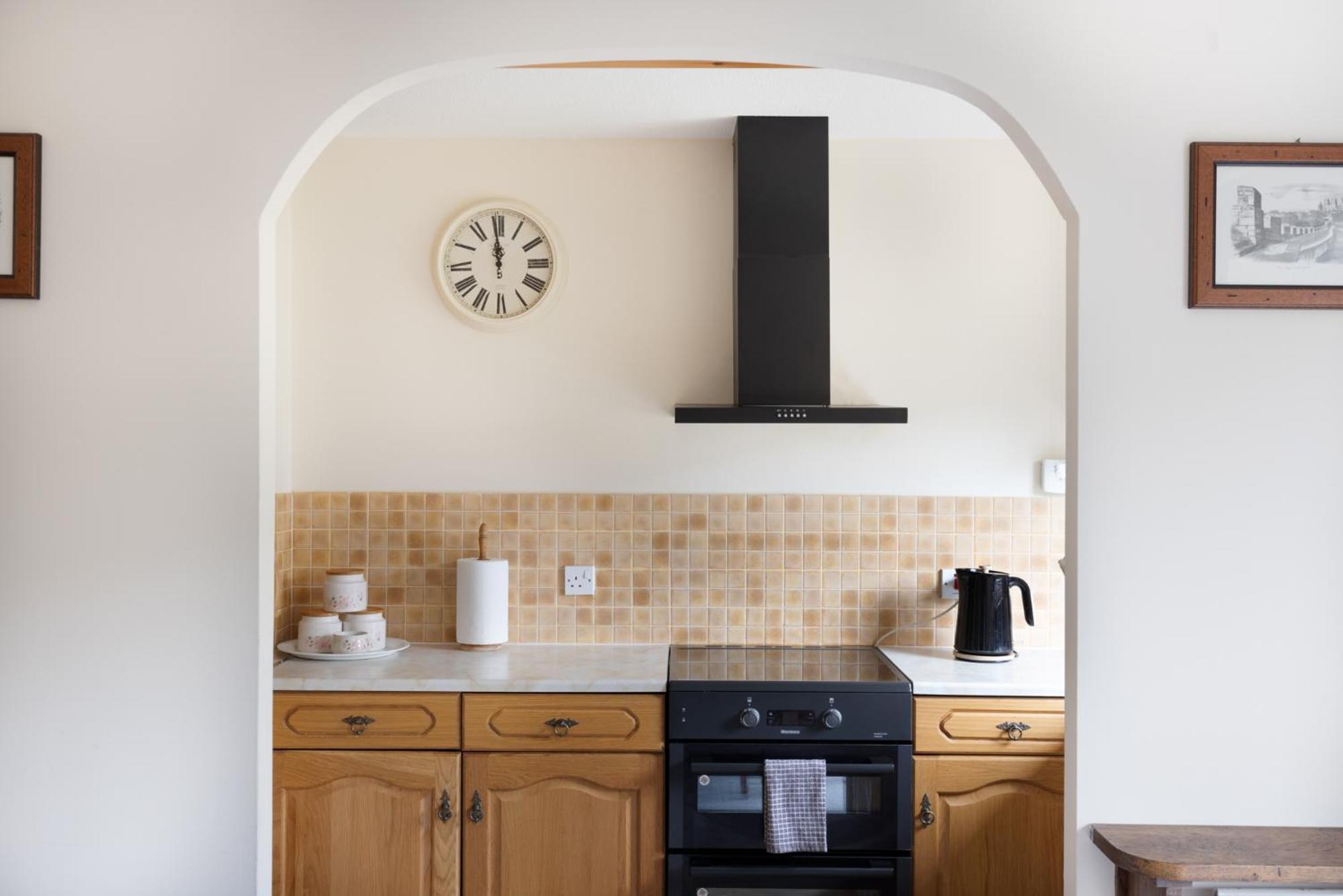 Ebor House Cosy 3-Bed wparking view 4