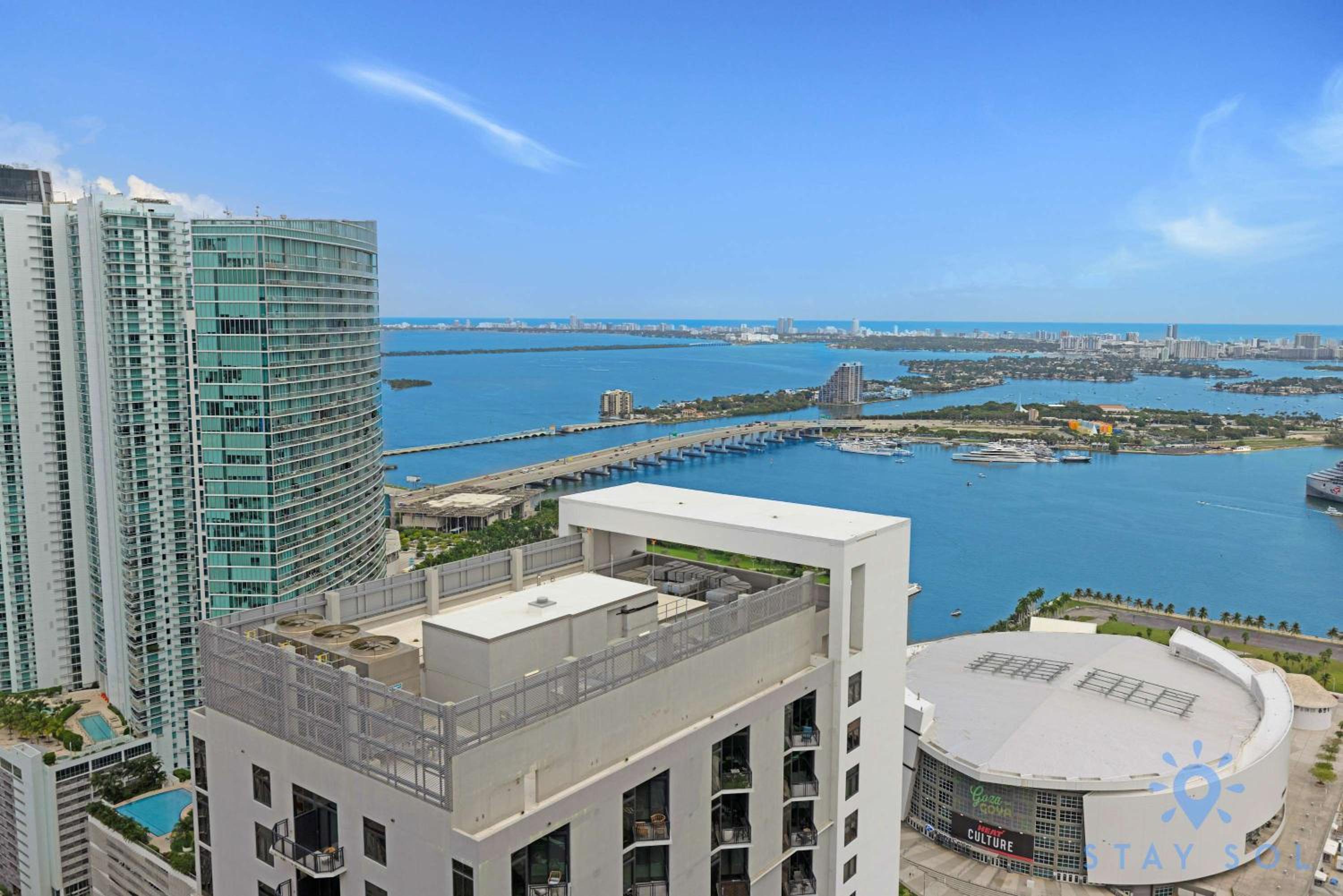 Chic Downtown - City Views Gym & Pool
