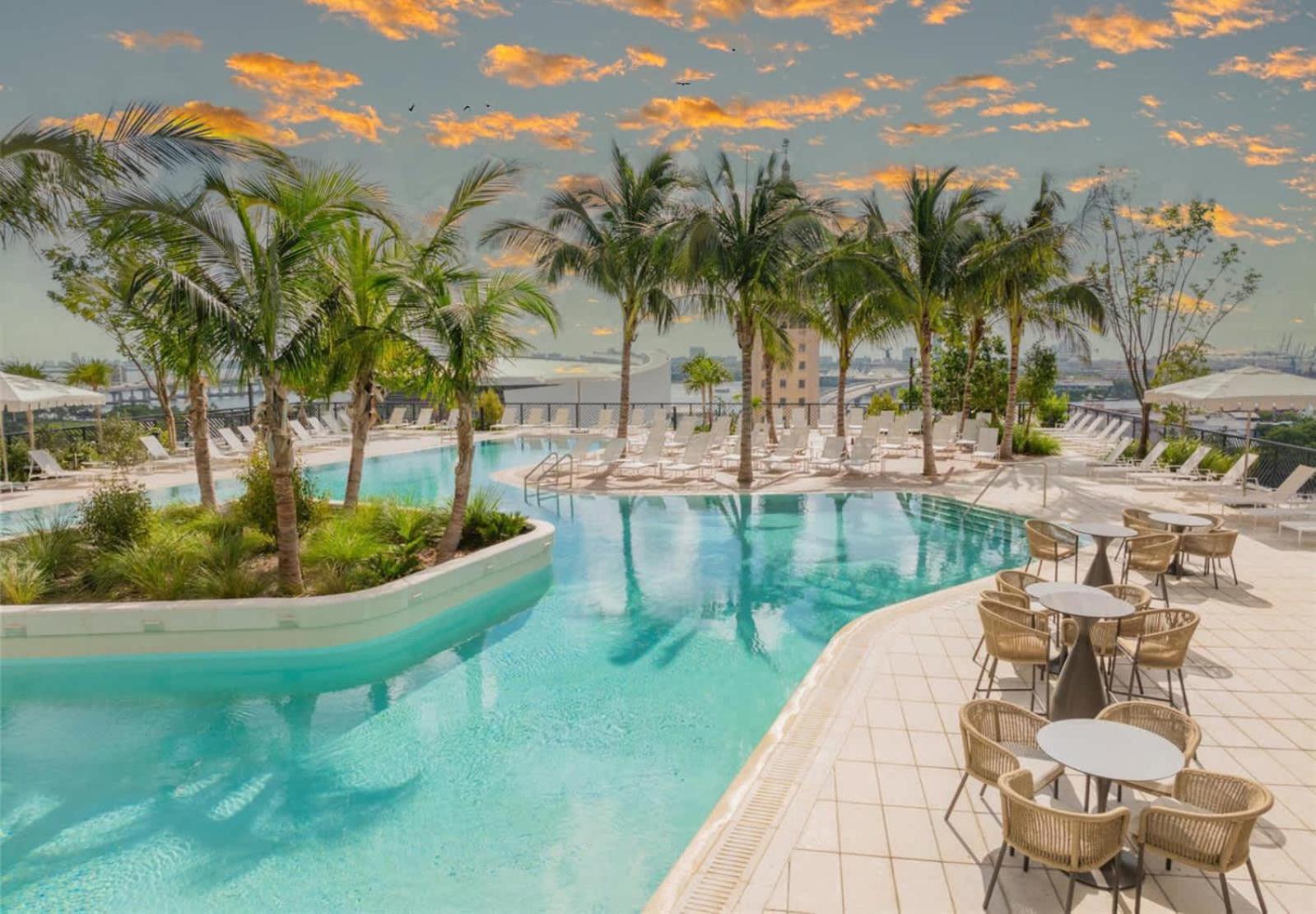 Chic Downtown - City Views Gym & Pool