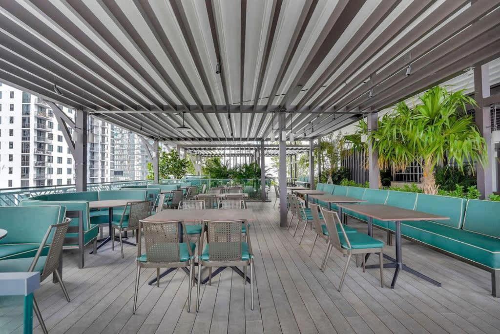 Chic Downtown - City Views Gym & Pool