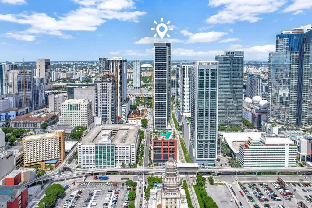 Chic Downtown - City Views Gym & Pool