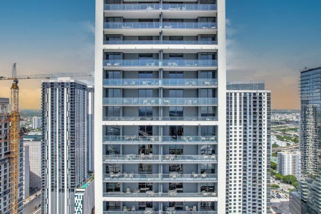 Chic Downtown - City Views Gym & Pool