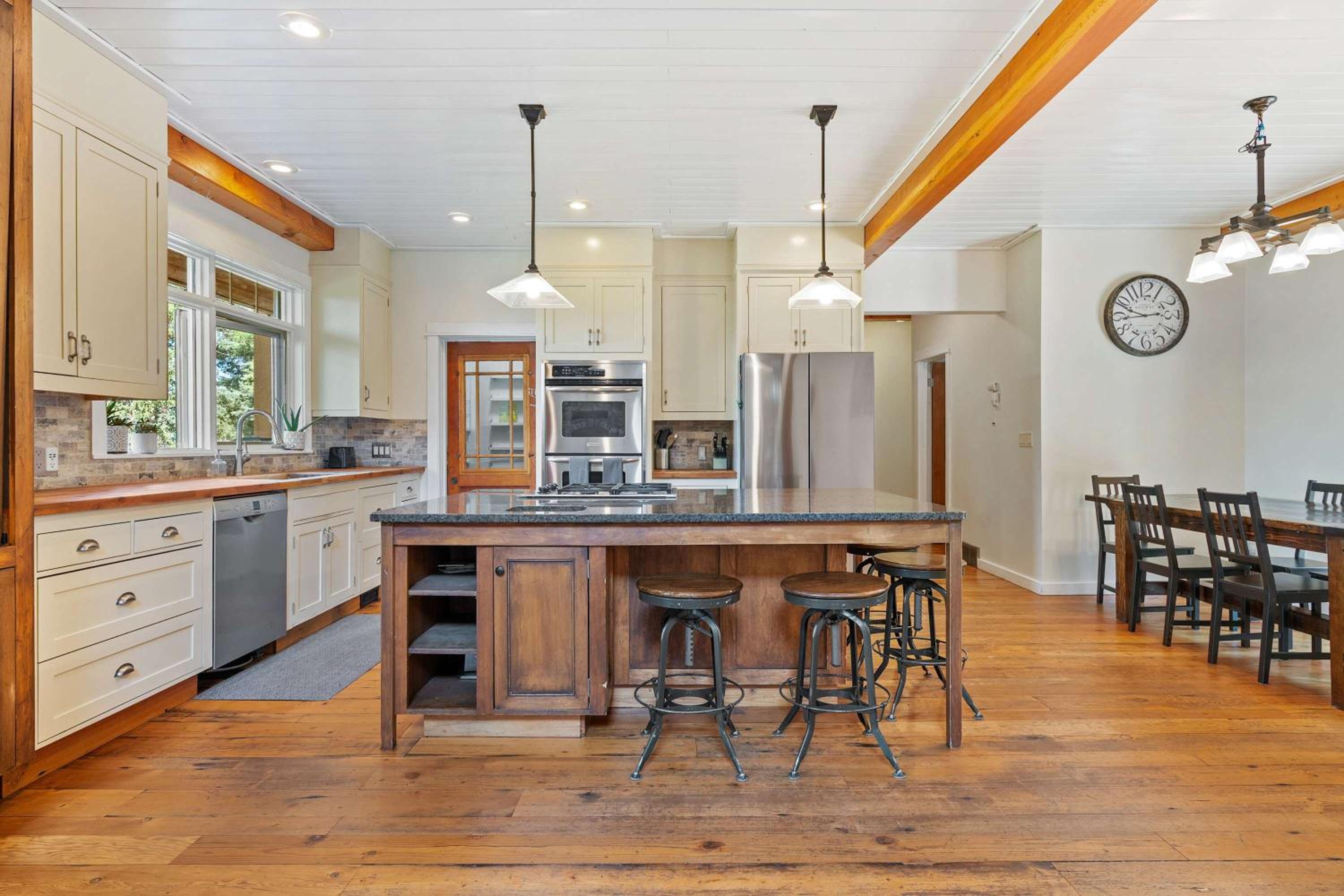 Rolling Hills Retreat - Family Friendly