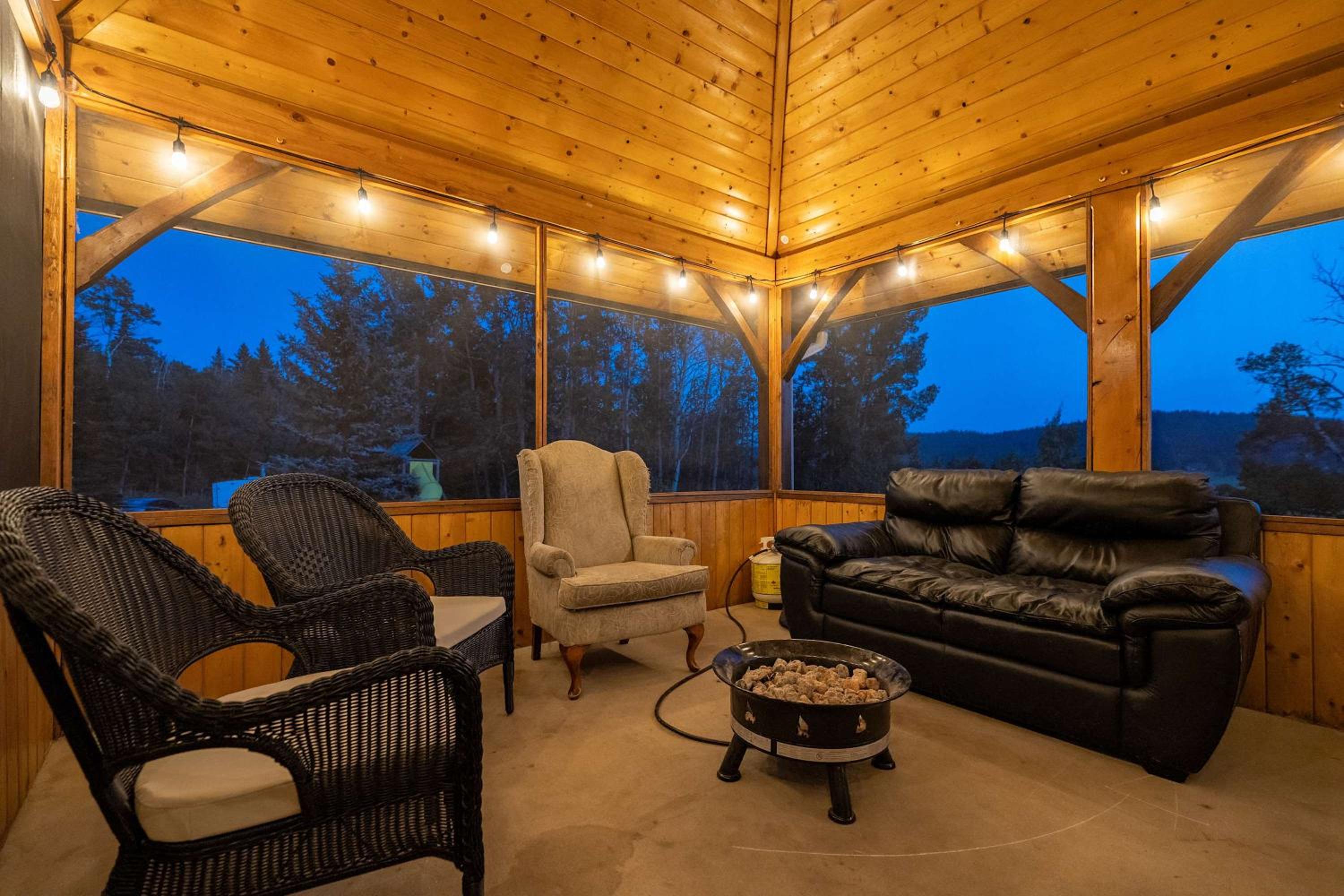 Rolling Hills Retreat - Family Friendly