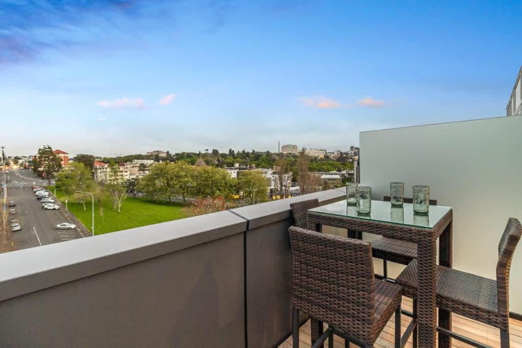 Modern 2BR Penthouse for Families by Zodiak Stays view 5