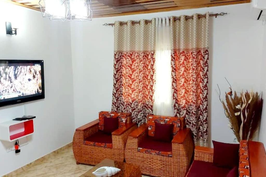JTK Résidence - Appartement Meublé Rotin II BiyemAssi