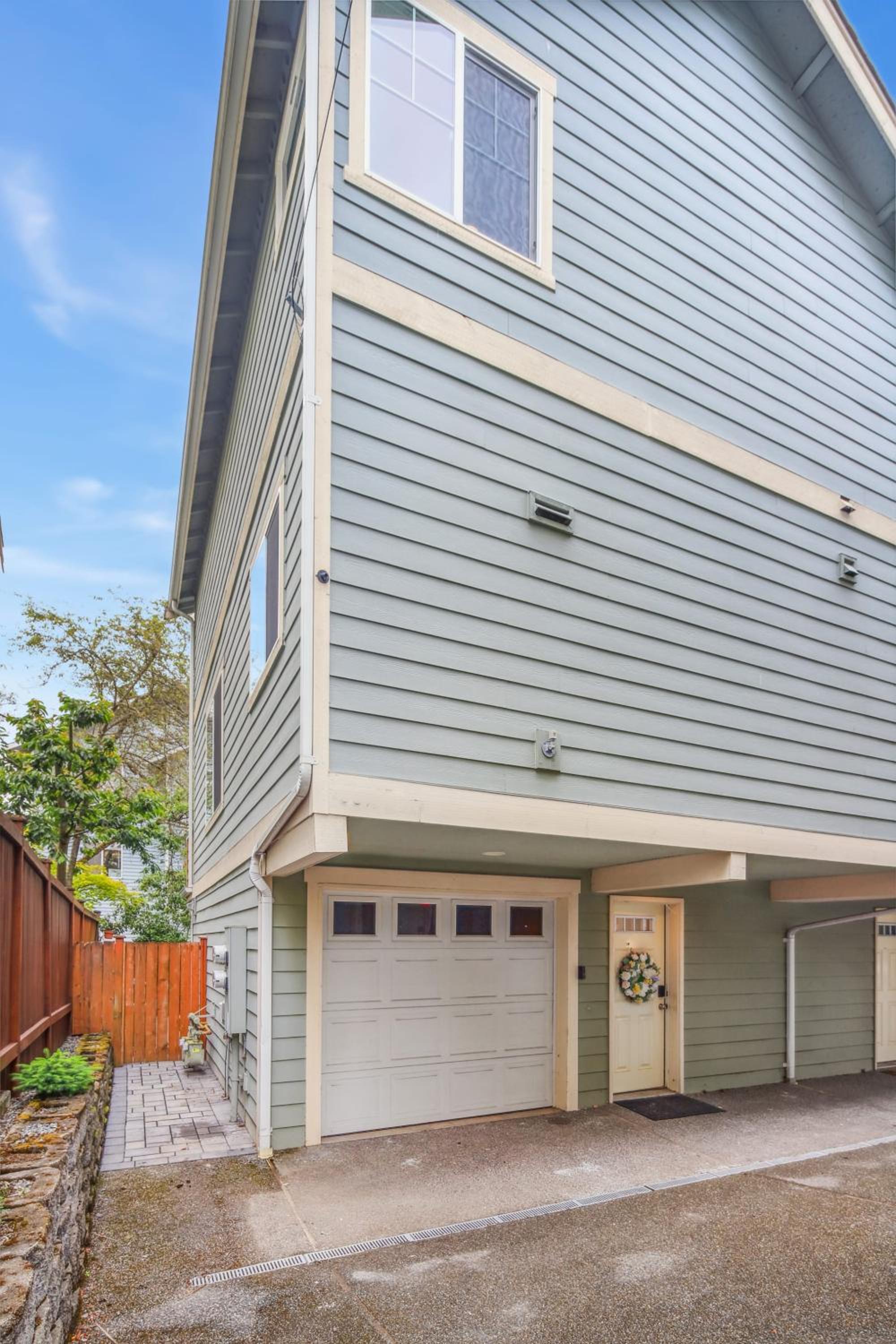 Green Lake Remodelled home with AC garage yard view 5