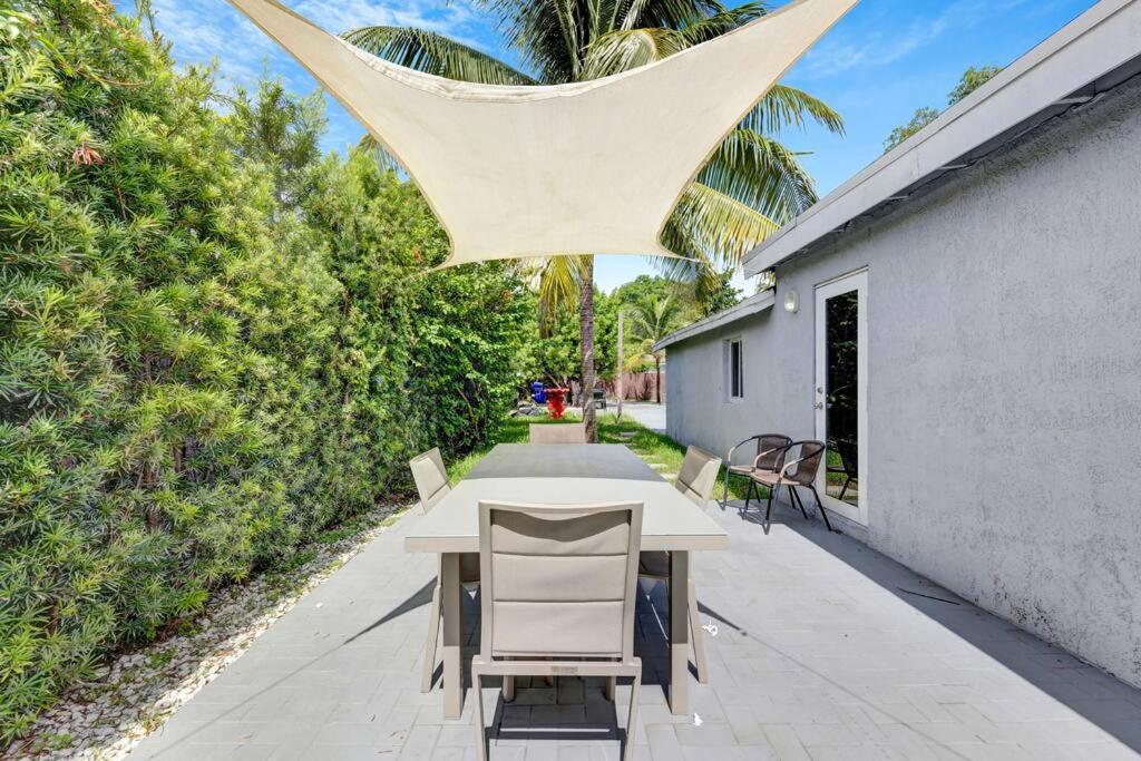 Vibrant & Sleek Miami Pool Home