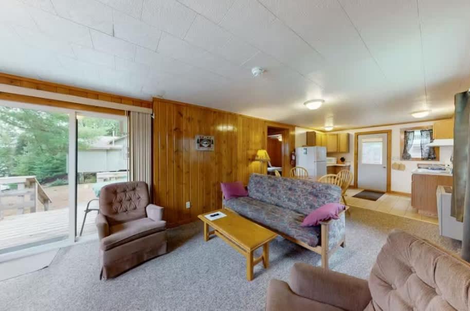 Anderson Lakeside Cabin view 3