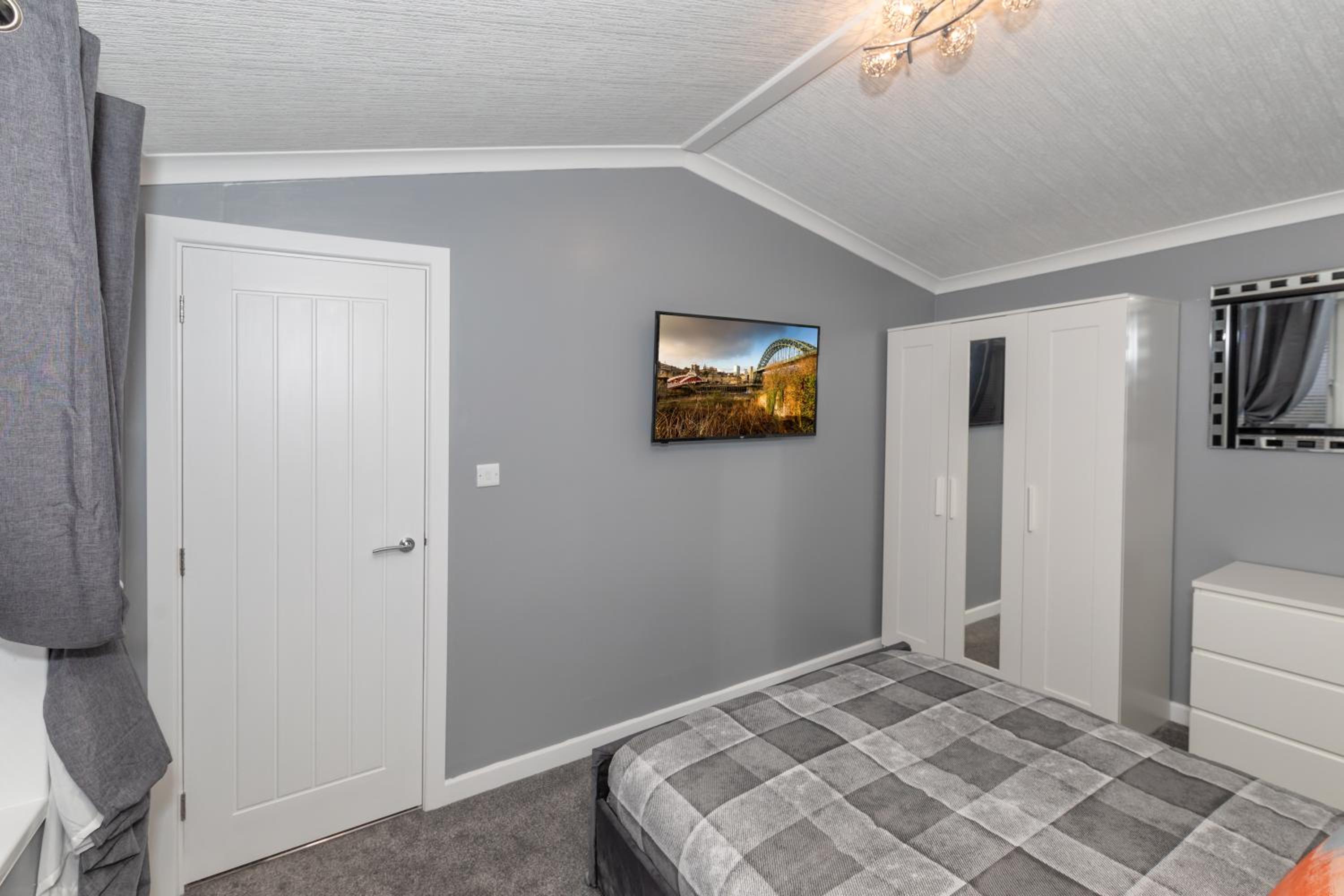 York Family Luxury Cabin with hot tub view 4