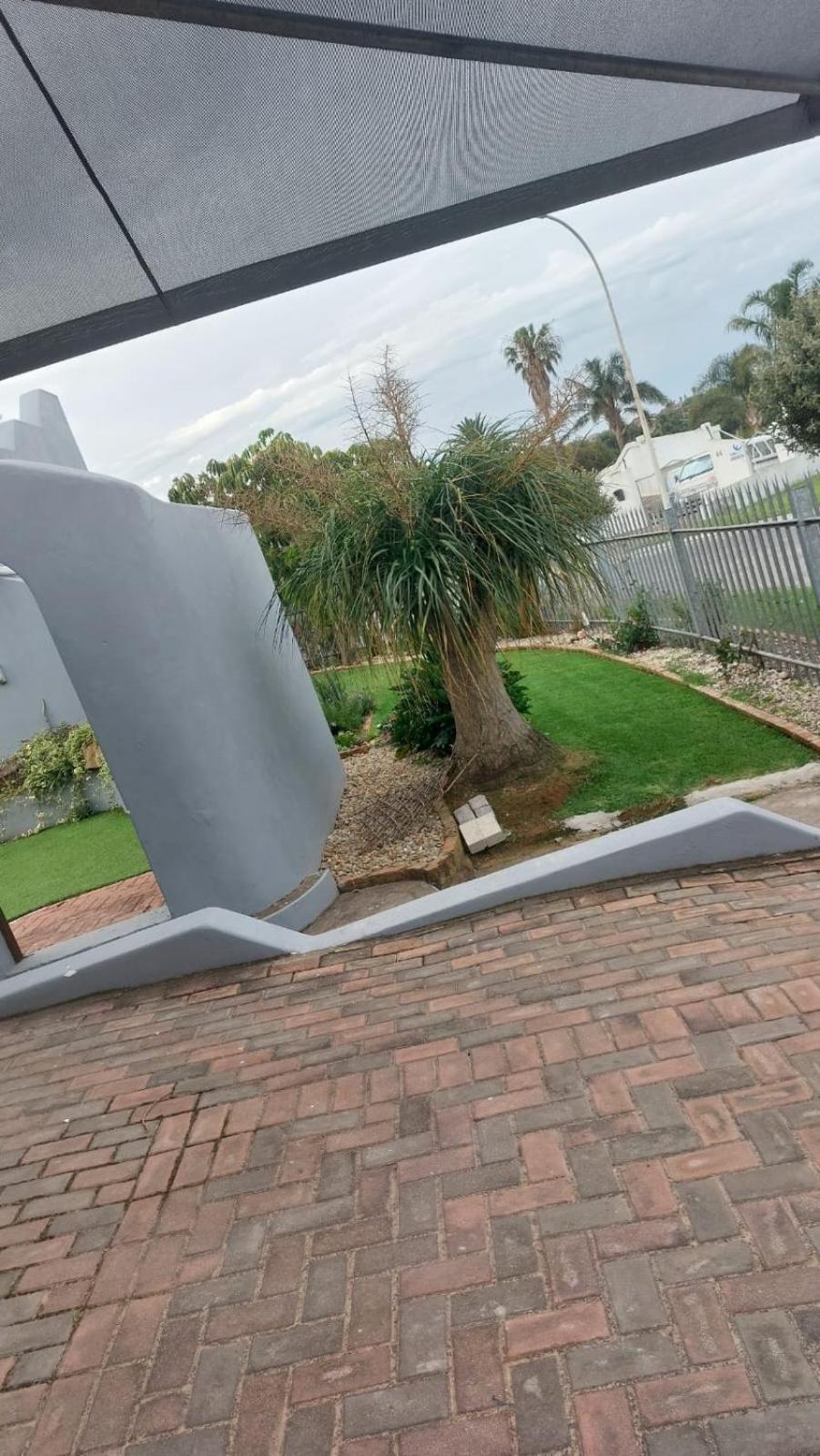 At Lilac Cottage, Jeffreys Bay, Cozy Stay for Two view 4