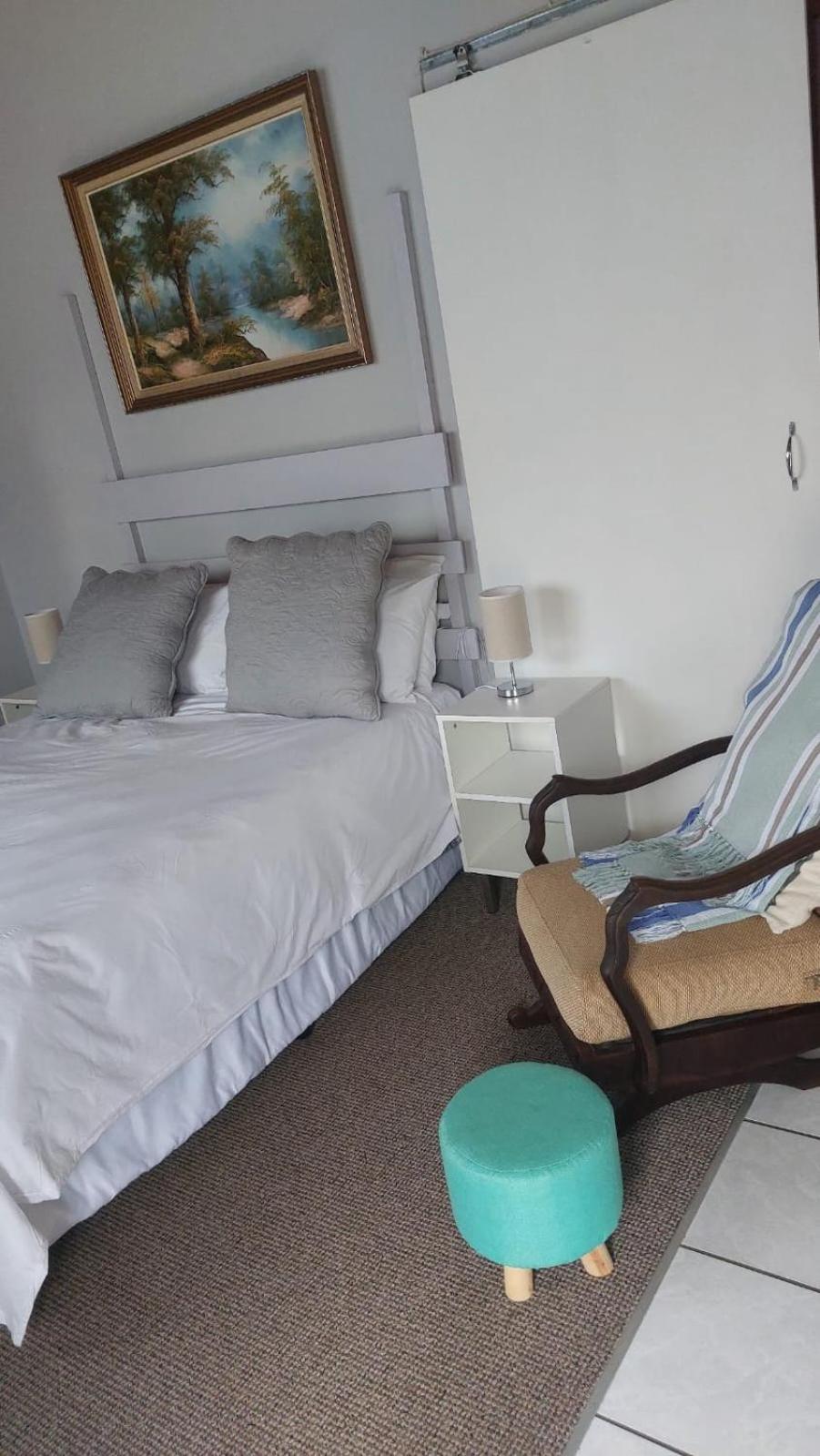At Lilac Cottage, Jeffreys Bay, Cozy Stay for Two view 5