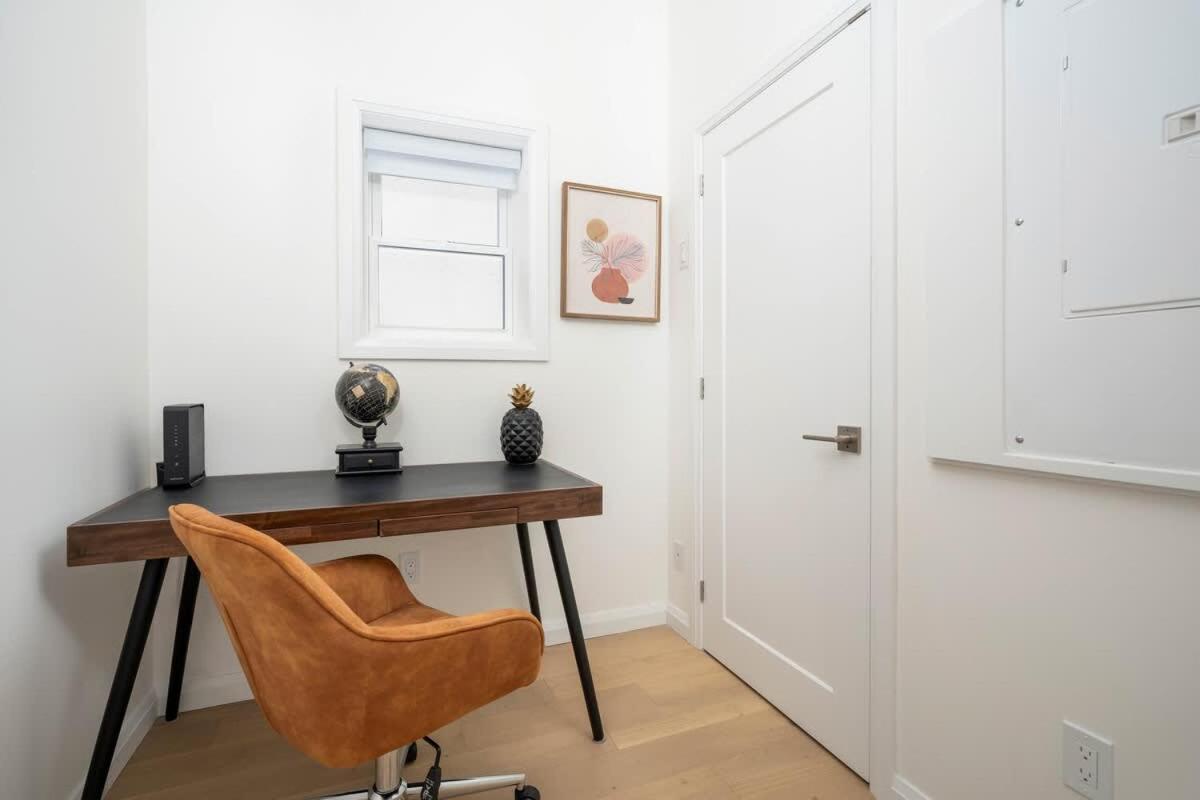 Large Victorian Sleeps 6 by UofT