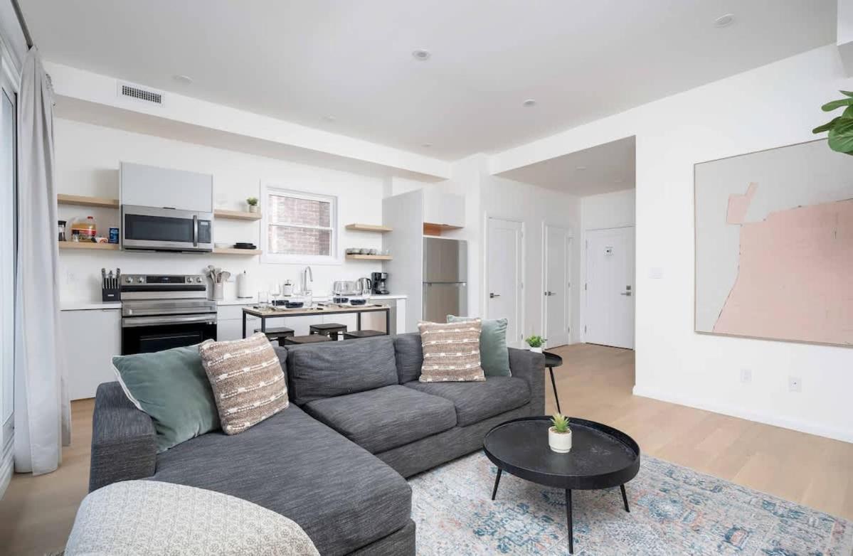 Large Victorian Sleeps 6 by UofT