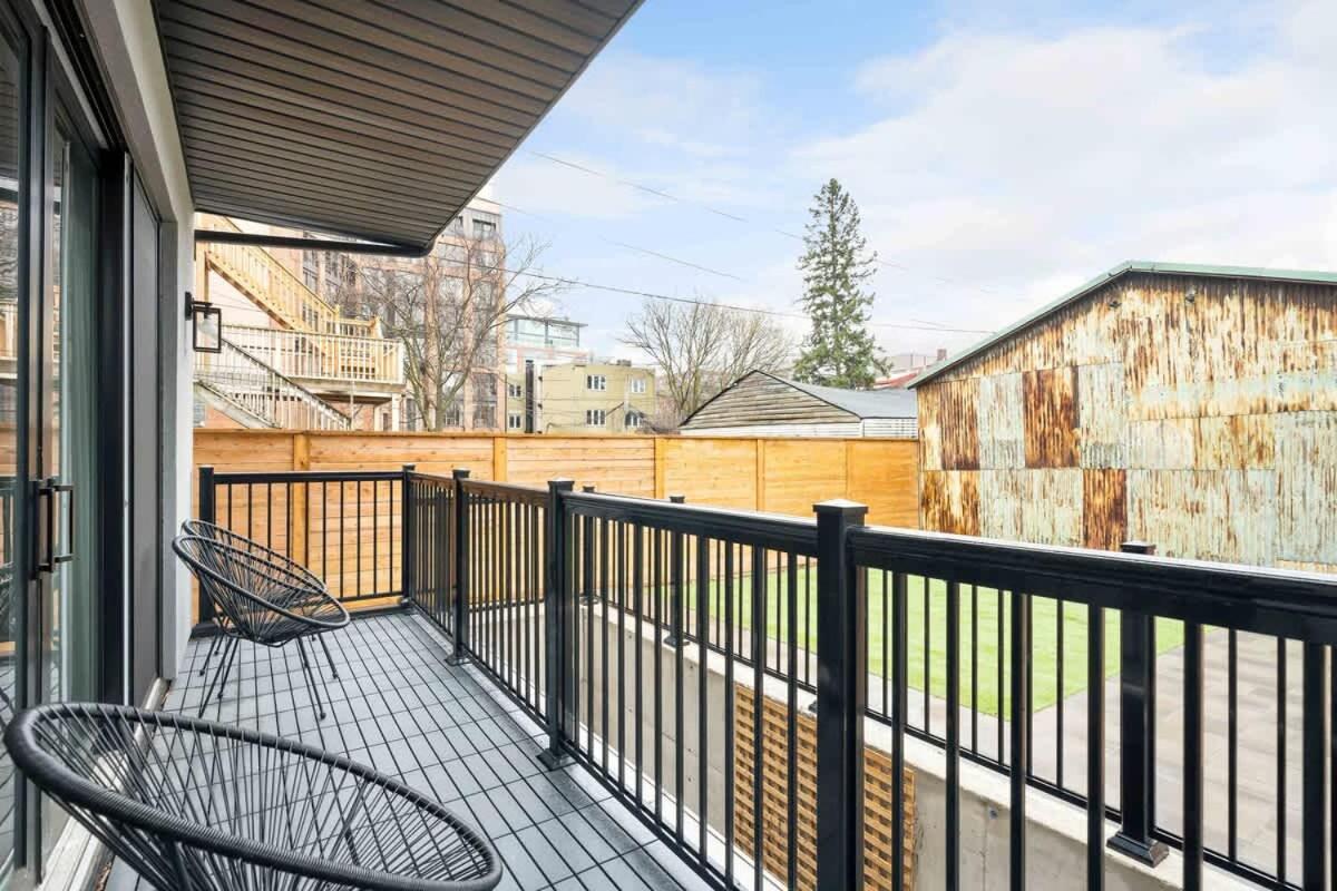 Large Victorian Sleeps 6 by UofT