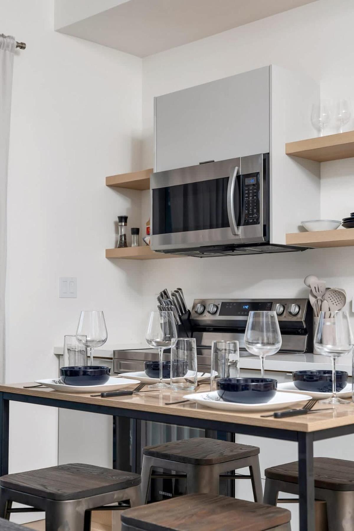 Large Victorian Sleeps 6 by UofT
