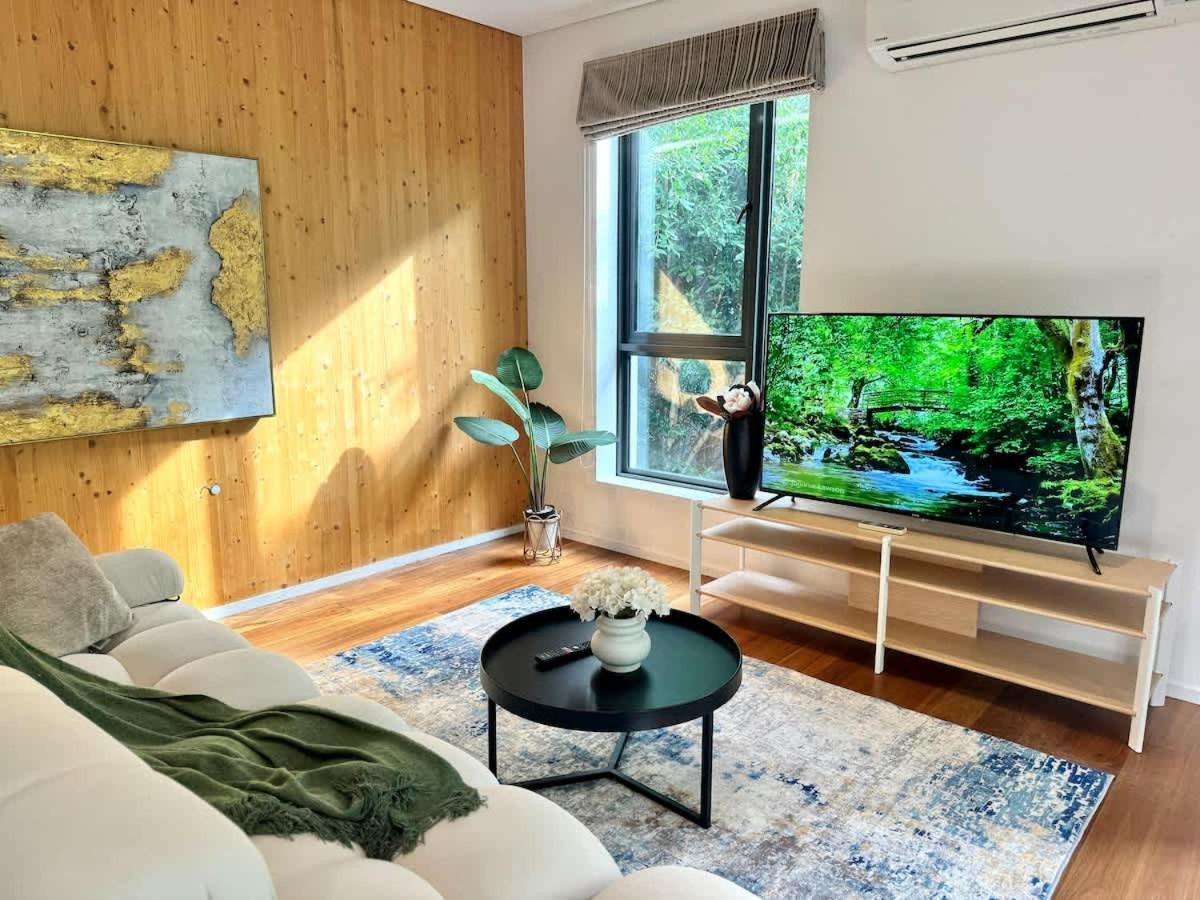 2BR Apt in Docklands WiFi City walk Water nearby