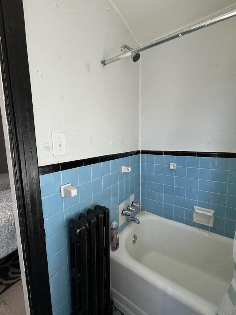 The Kennywood Suite The Blue Racer Car - Property Image 14