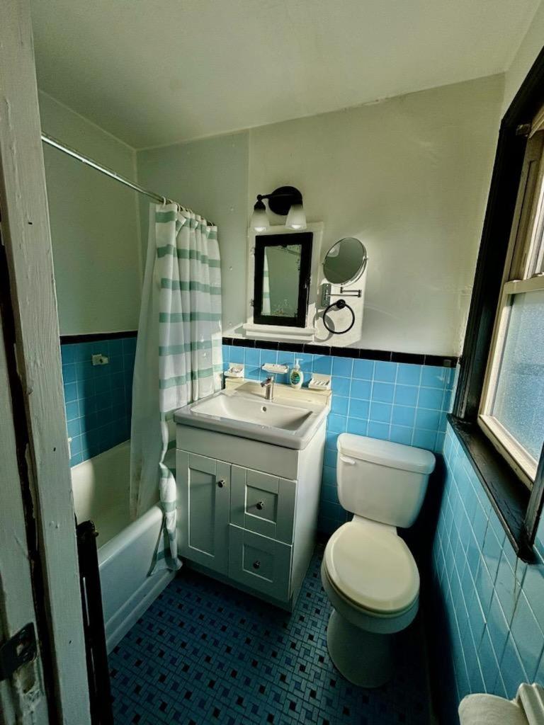 The Kennywood Suite The Blue Racer Car - Property Image 15