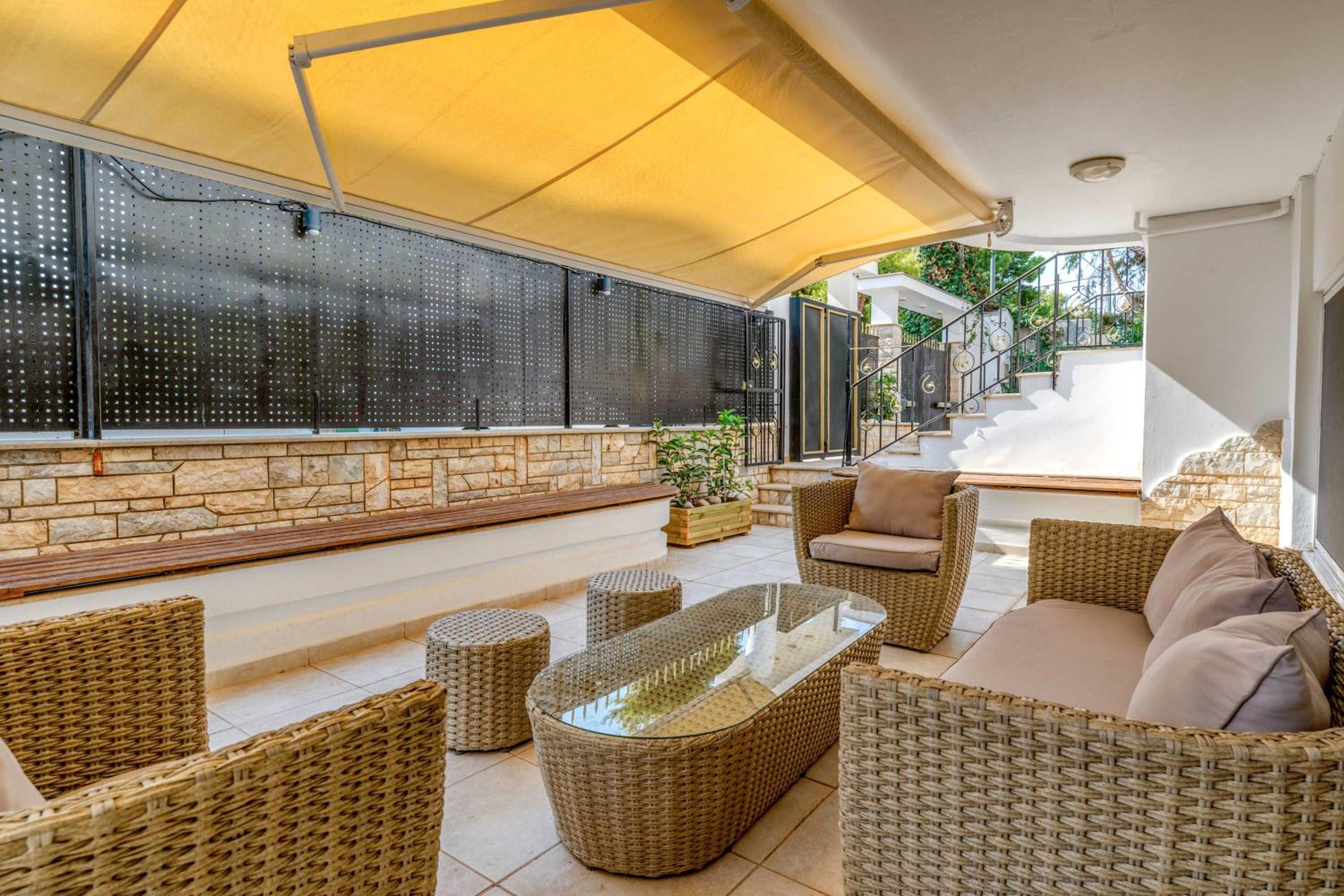 Voula Luxury Modern Living 1 Bd Apt with Garden — Athens