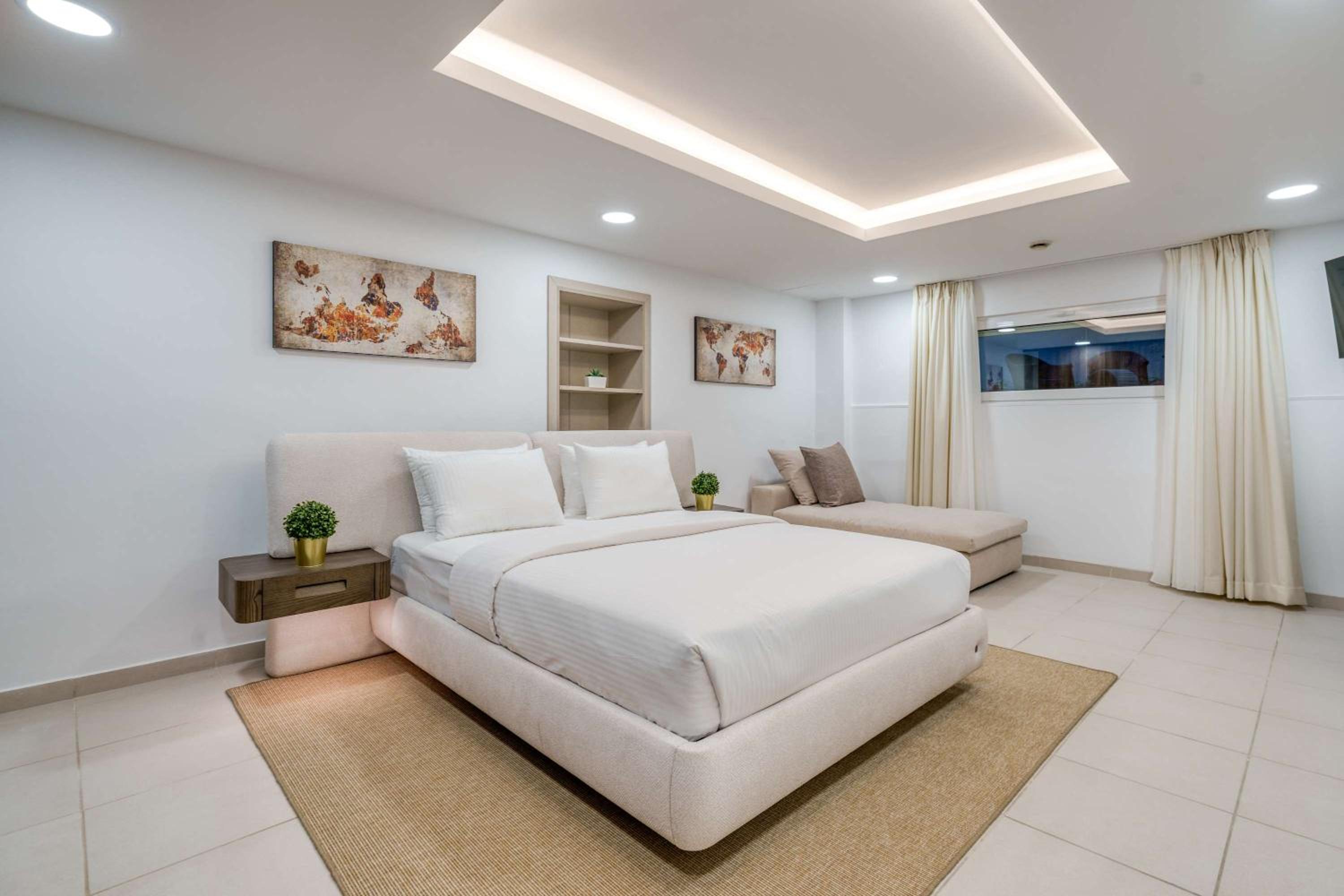Voula Luxury Modern Living 1 Bd Apt with Garden photo 2