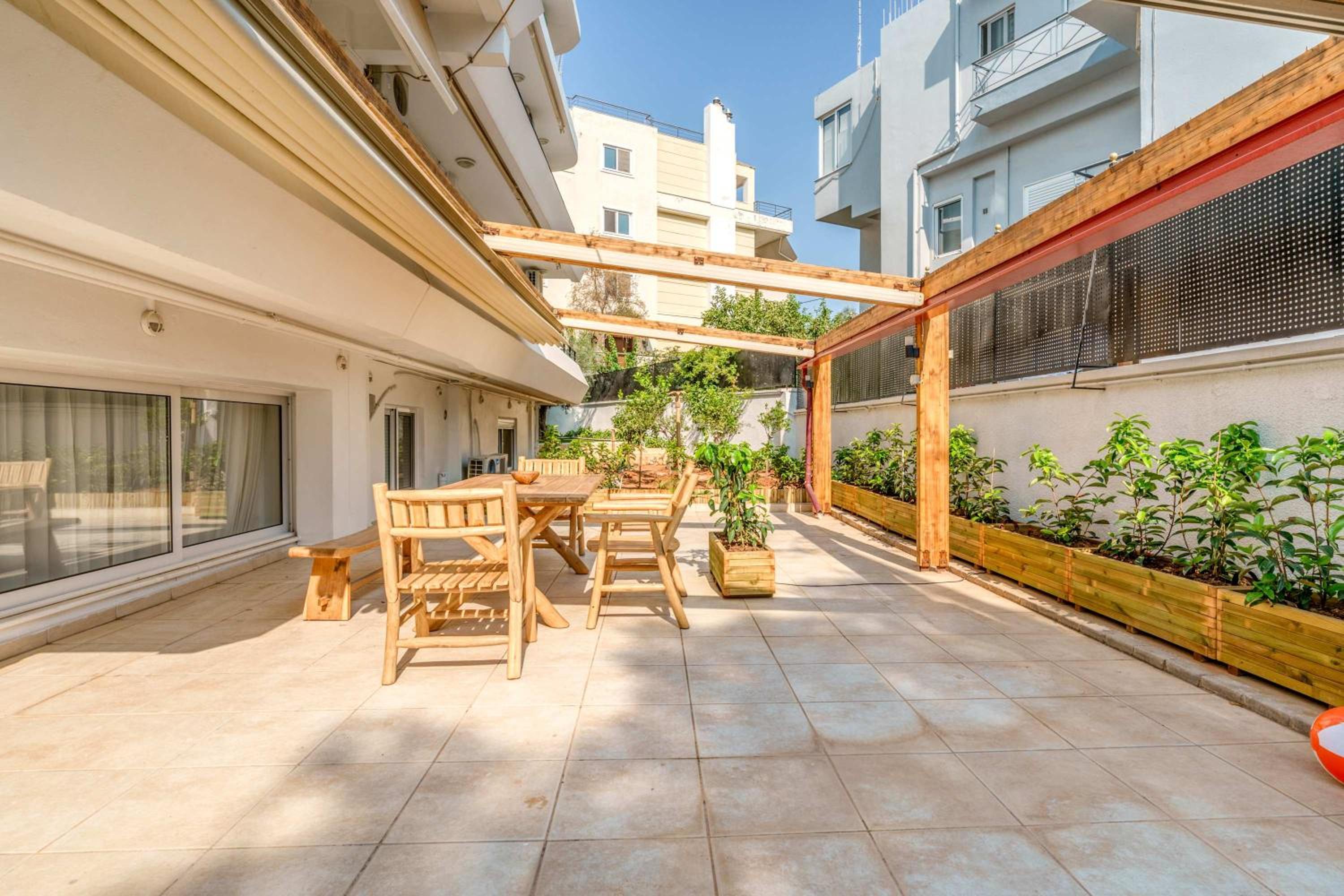 Voula Luxury Modern Living 1 Bd Apt with Garden photo 4