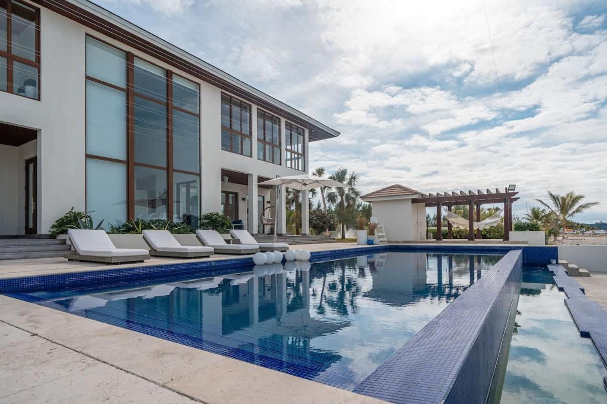 Biminis Beachfront Dream Villa - Property Image 9