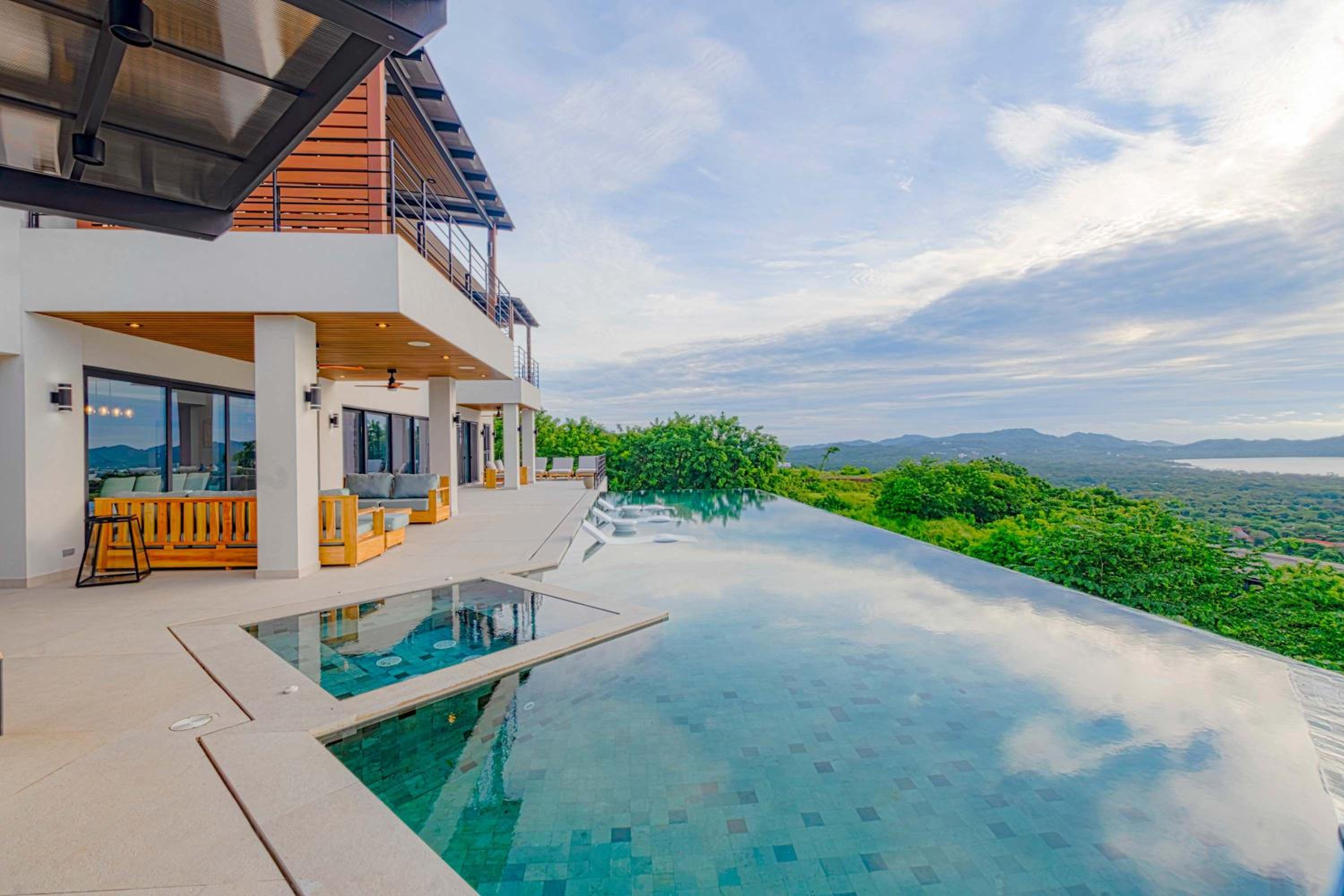 Stunning Ocean View 6 BD Villa