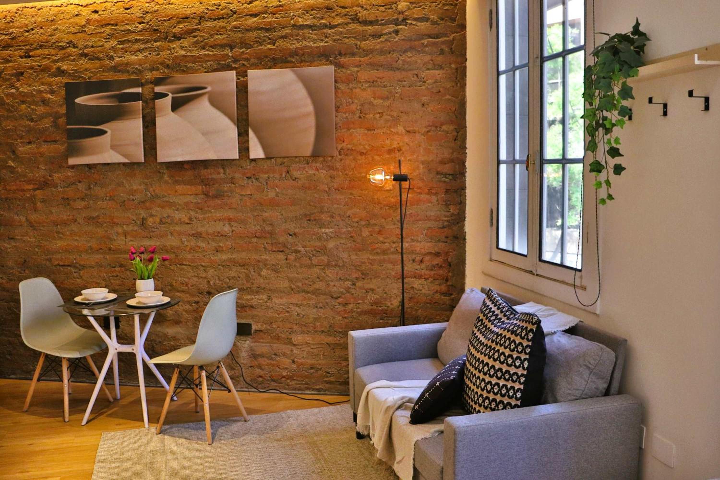 HOM l Wifi AirAcond Historia Vida Museos Lastarria